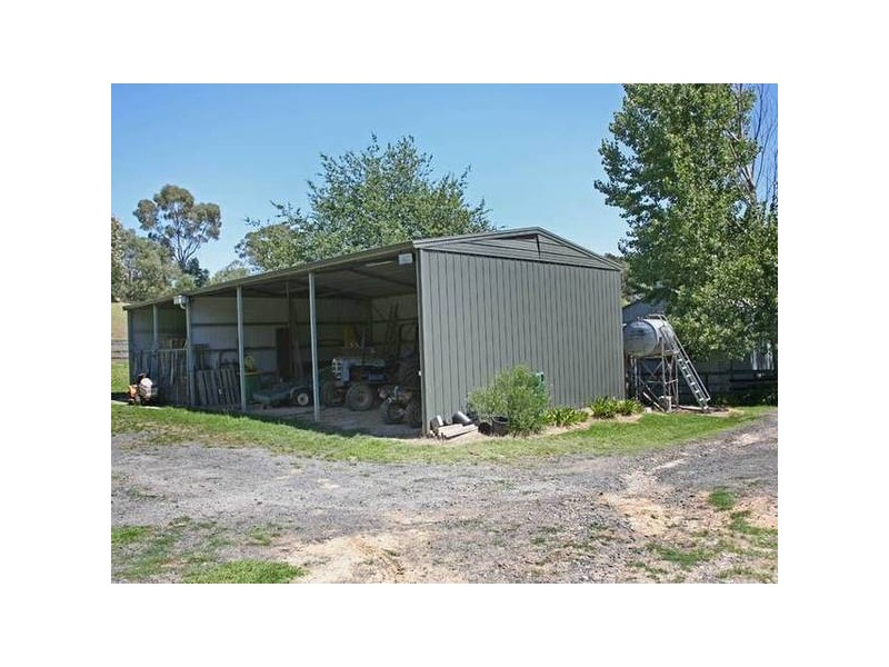 610 PAKENHAM ROAD, Pakenham Upper VIC 3810