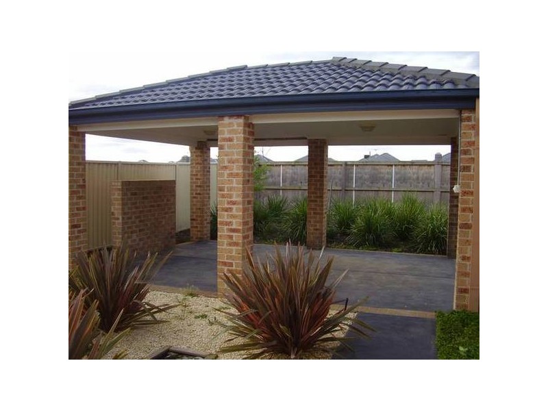 16 Teal Place, Pakenham VIC 3810