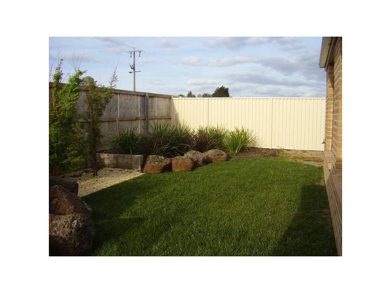 16 Teal Place, Pakenham VIC 3810