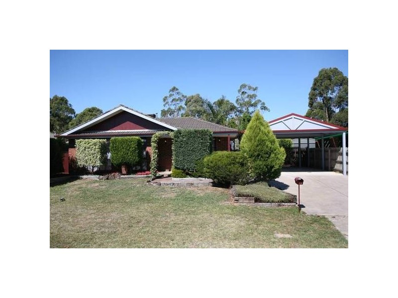 12 Pommel Street, Pakenham VIC 3810