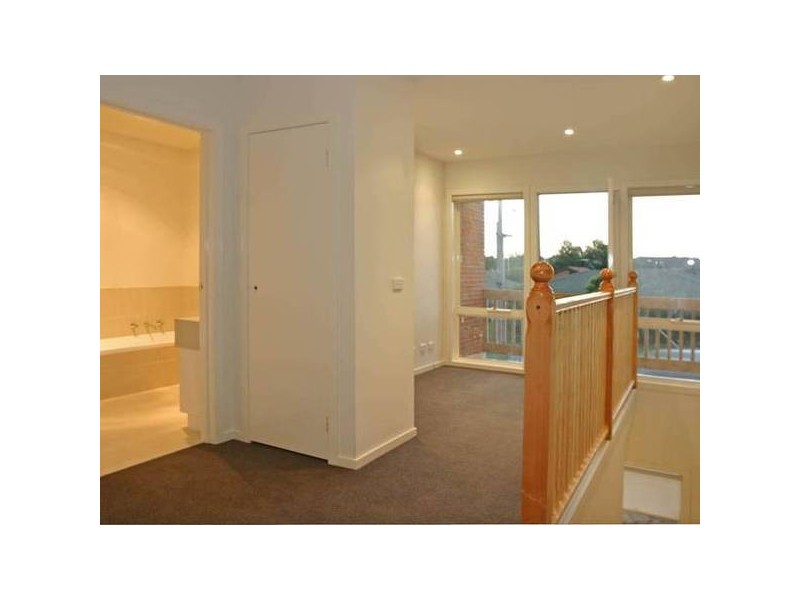 2/17 PRINCES HIGHWAY, Pakenham VIC 3810