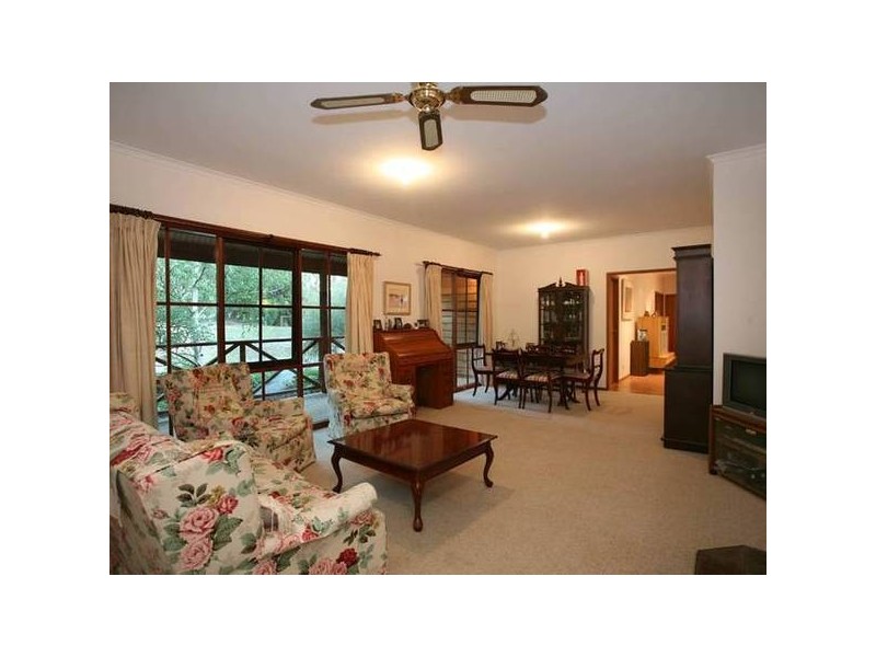 11 Manoora Road, Maryknoll VIC 3812