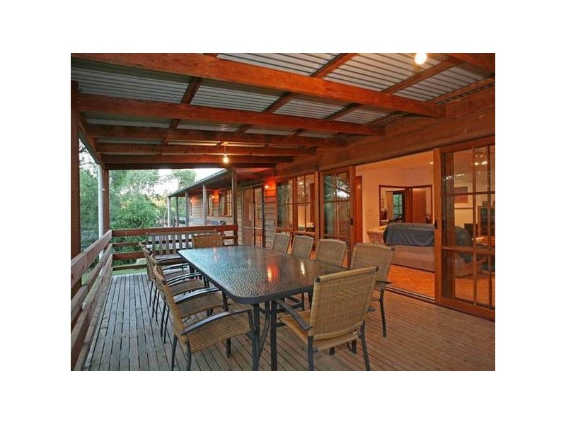 11 Manoora Road, Maryknoll VIC 3812