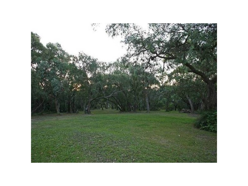 11 Manoora Road, Maryknoll VIC 3812