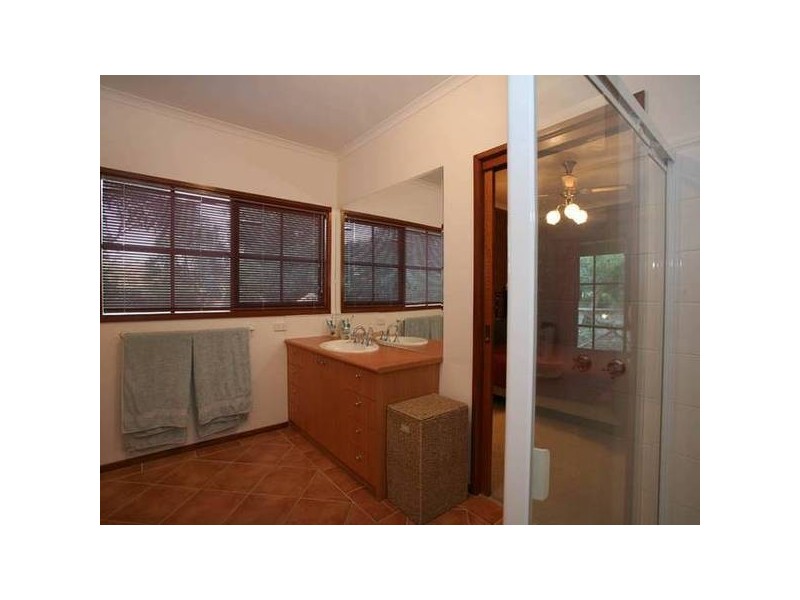 11 Manoora Road, Maryknoll VIC 3812