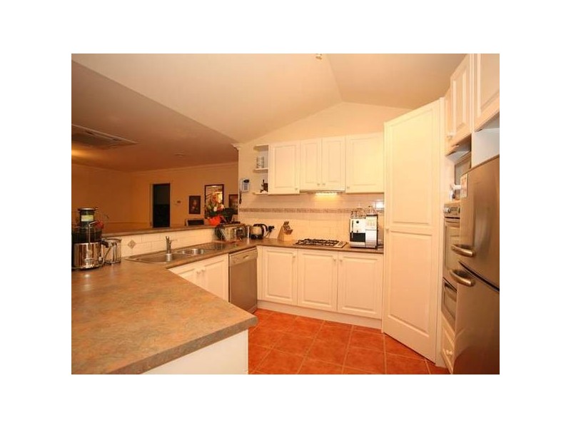 38 Ben Drive, Pakenham VIC 3810