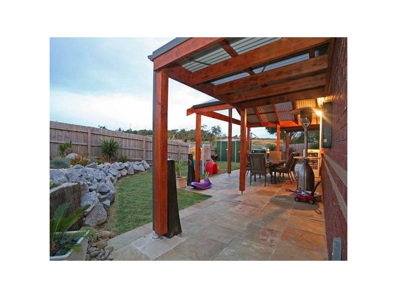 38 Ben Drive, Pakenham VIC 3810