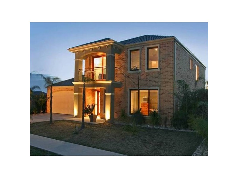 18 Honeyeater Way, Pakenham VIC 3810