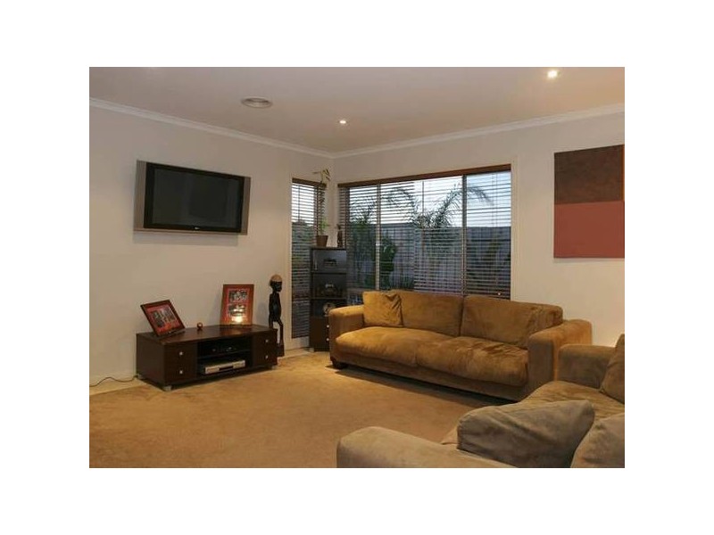 18 Honeyeater Way, Pakenham VIC 3810