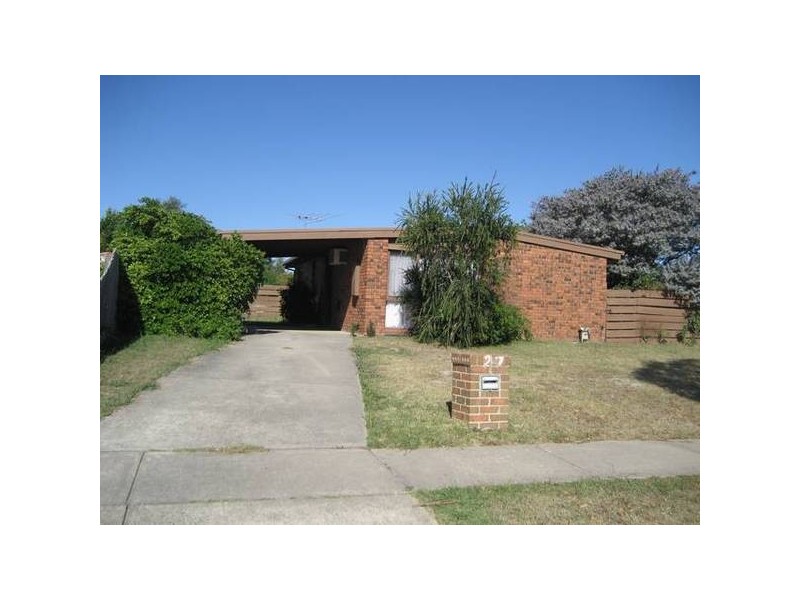 27 Kingston Avenue, Pakenham VIC 3810