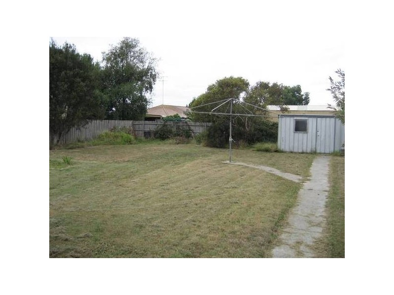 27 Kingston Avenue, Pakenham VIC 3810