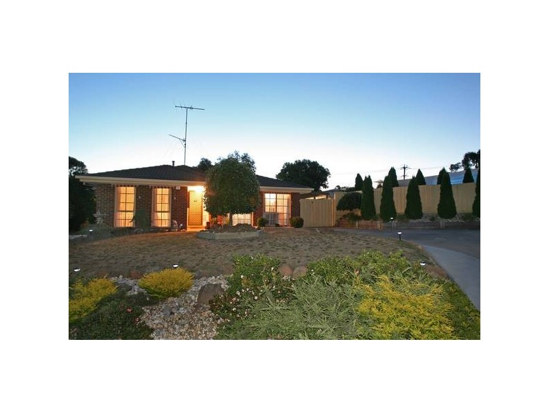 4 Finton Court, Pakenham VIC 3810