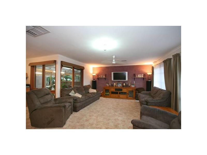 4 Finton Court, Pakenham VIC 3810