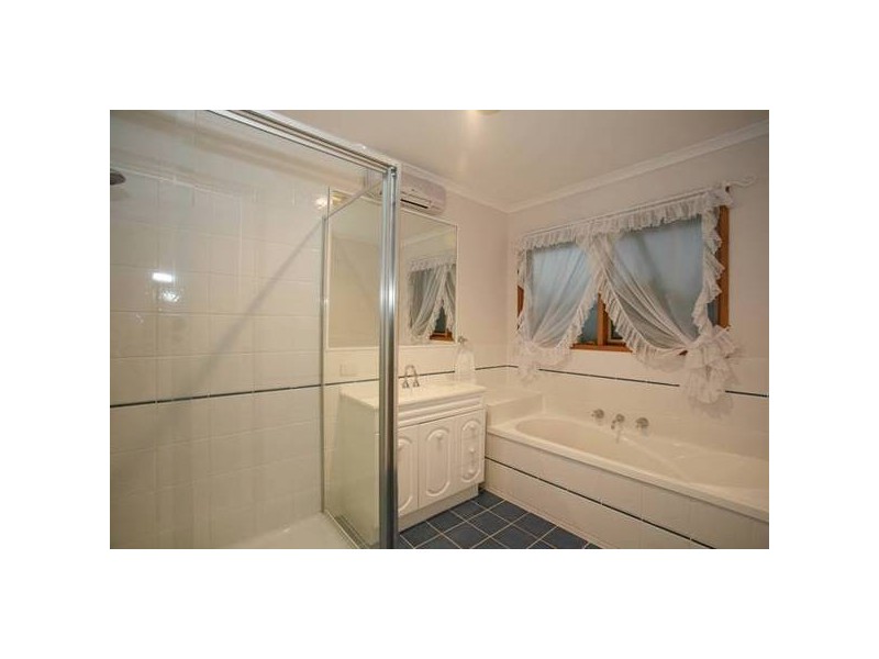 4 Finton Court, Pakenham VIC 3810