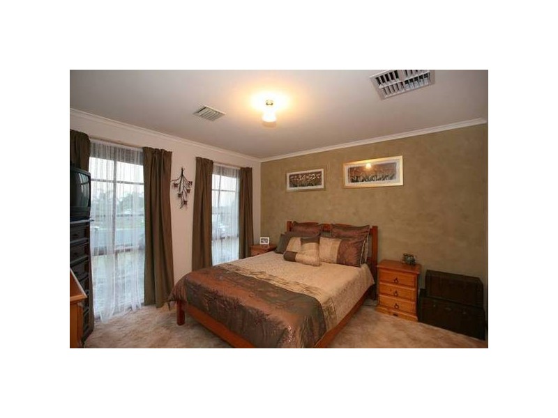 4 Finton Court, Pakenham VIC 3810