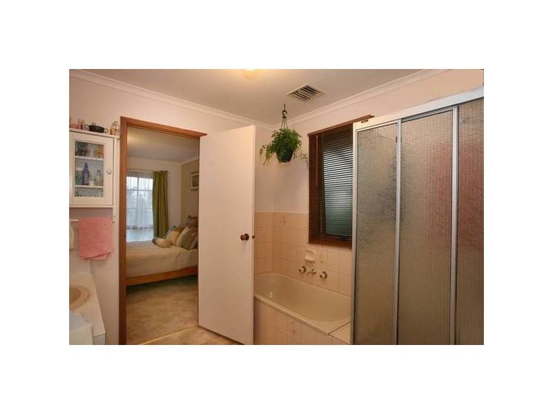 4 Finton Court, Pakenham VIC 3810