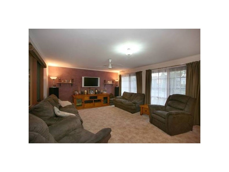 4 Finton Court, Pakenham VIC 3810