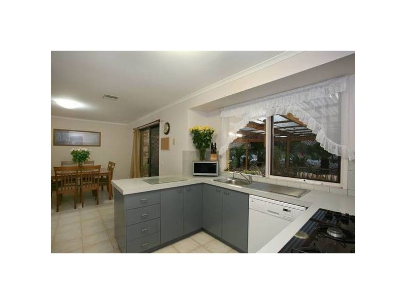 4 Finton Court, Pakenham VIC 3810