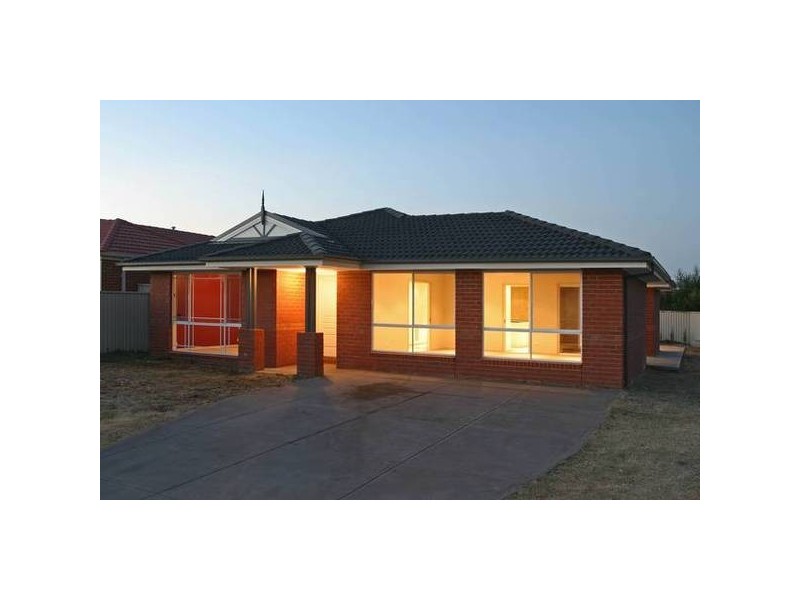 8 Genoa Grove, Pakenham VIC 3810