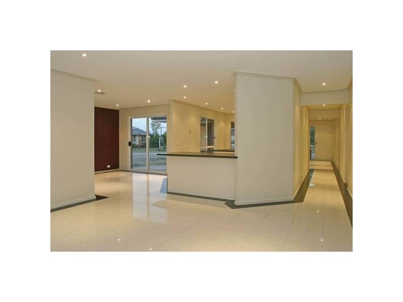 8 Genoa Grove, Pakenham VIC 3810