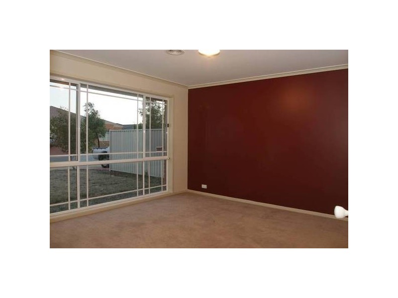 8 Genoa Grove, Pakenham VIC 3810