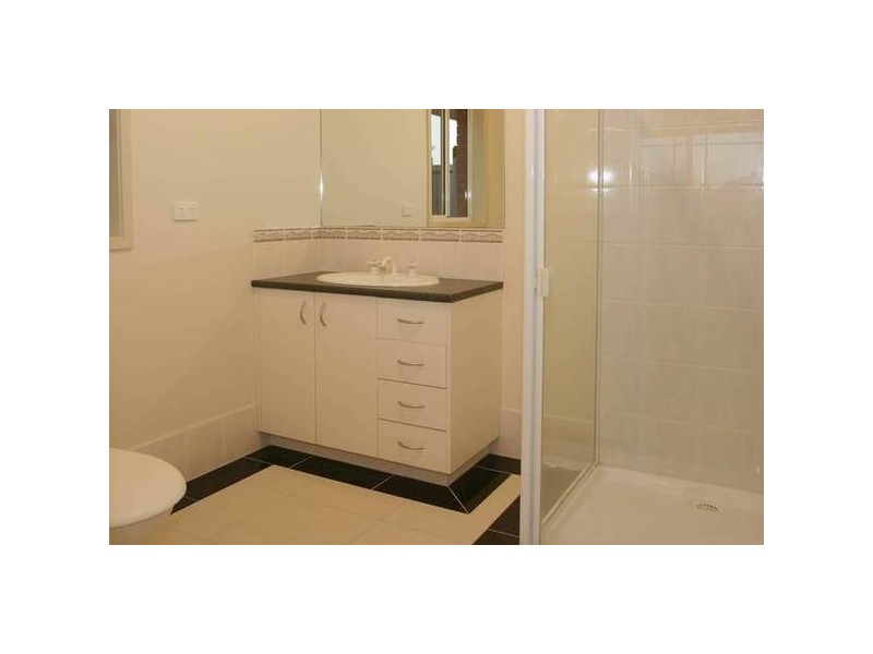 8 Genoa Grove, Pakenham VIC 3810