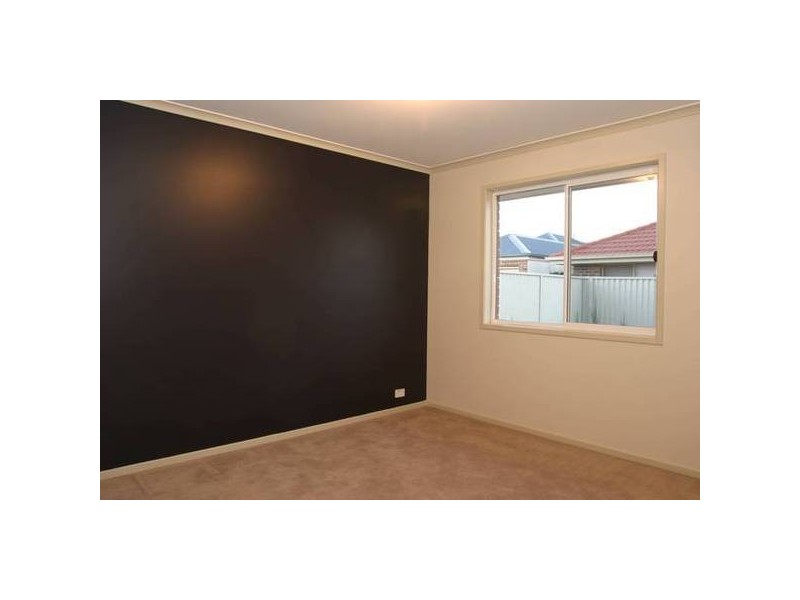 8 Genoa Grove, Pakenham VIC 3810