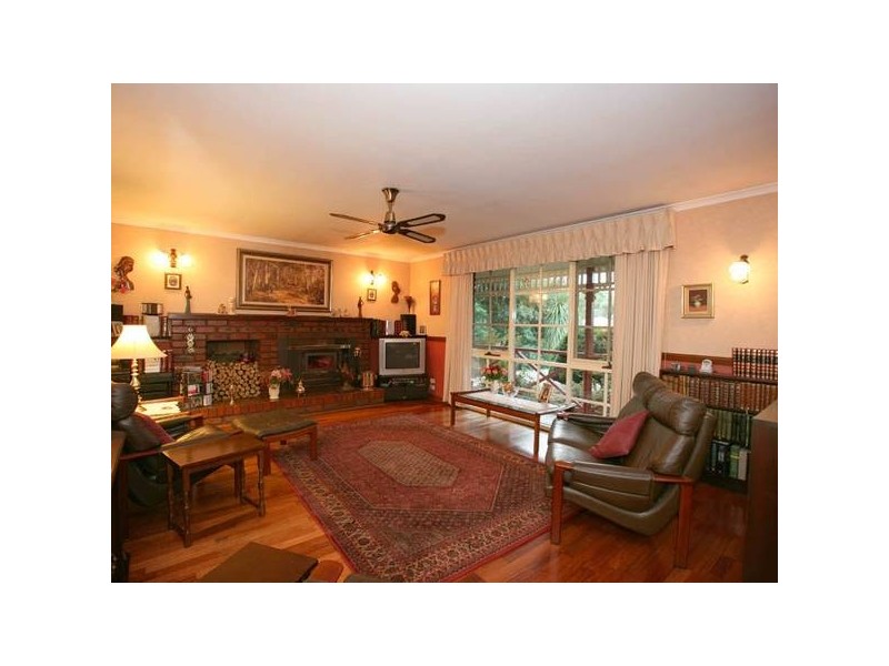 15 Paul Grove, Beaconsfield Upper VIC 3808