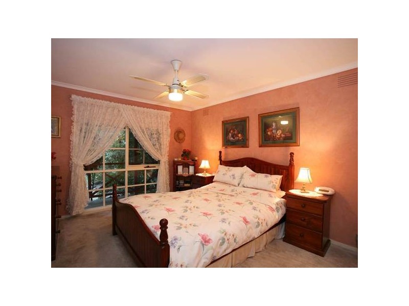 15 Paul Grove, Beaconsfield Upper VIC 3808