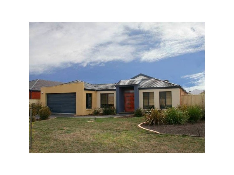 16 Teal Place, Pakenham VIC 3810