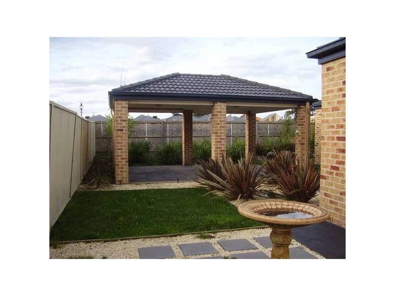 16 Teal Place, Pakenham VIC 3810