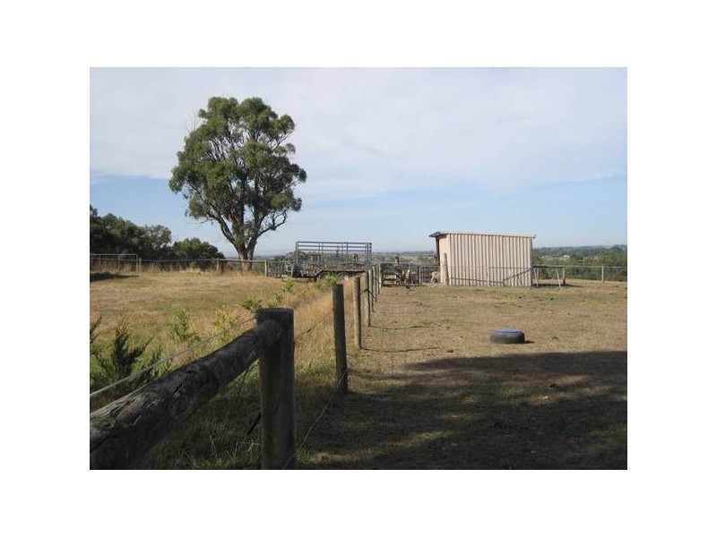 30 Ti Tree Road, Garfield VIC 3814