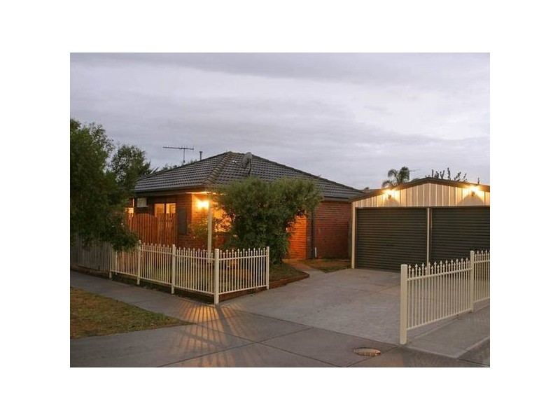 4 Alison Close, Pakenham VIC 3810