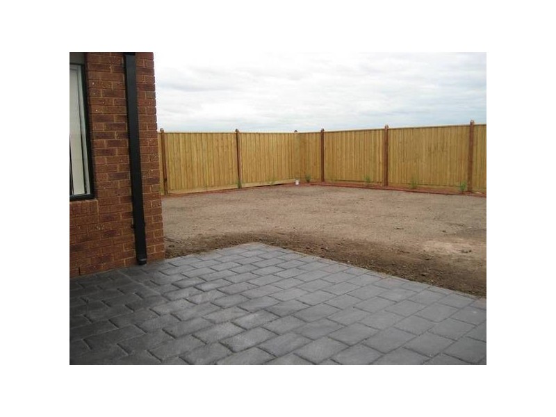 122 Gallery Way, Pakenham VIC 3810