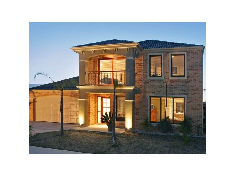 18 Honeyeater Way, Pakenham VIC 3810