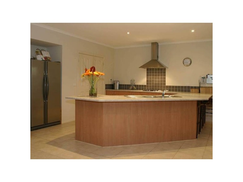 18 Honeyeater Way, Pakenham VIC 3810