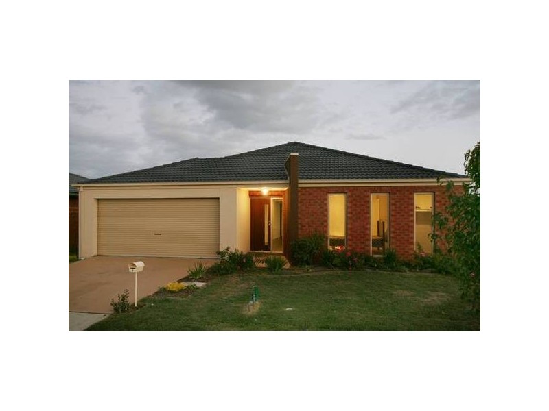 4 Mikasa Place, Pakenham VIC 3810