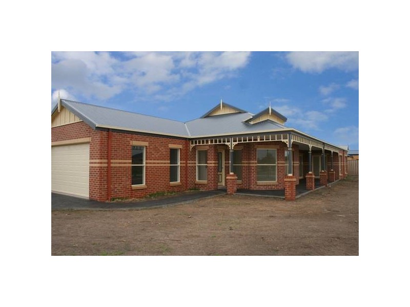 523 Mackellar Street, Pakenham VIC 3810