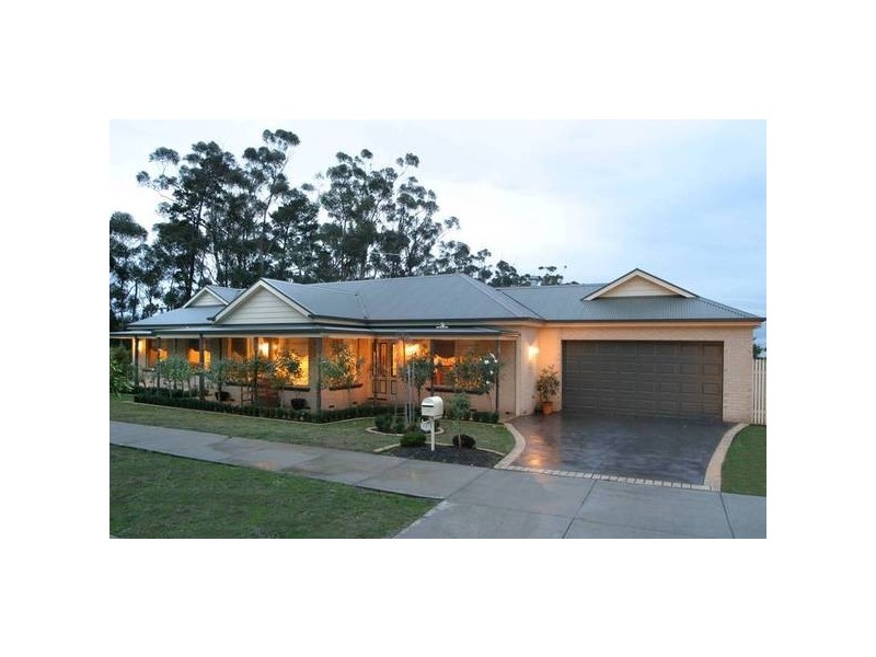 22 Stockmans Circuit, Pakenham VIC 3810