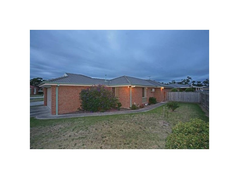 4 Stella Place, Pakenham VIC 3810