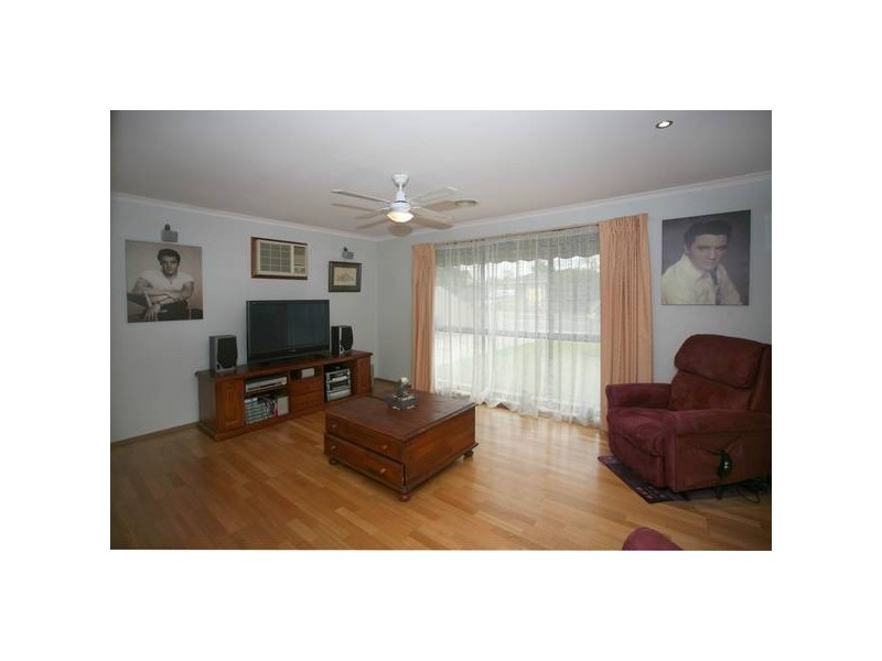 9 BLUEGRASS CRESCENT, Pakenham VIC 3810