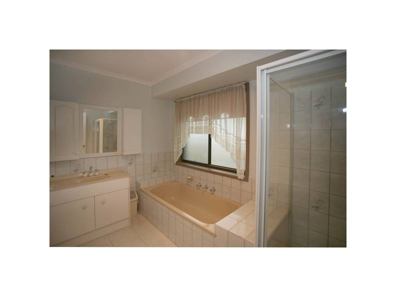 9 BLUEGRASS CRESCENT, Pakenham VIC 3810