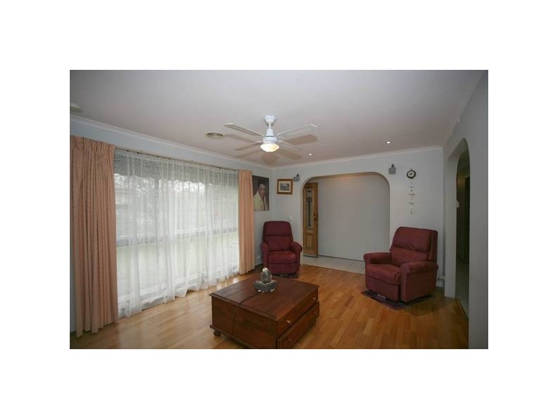 9 BLUEGRASS CRESCENT, Pakenham VIC 3810