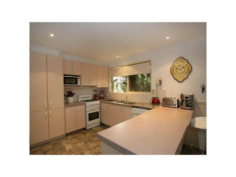 18 GULLQUIST WAY, Pakenham VIC 3810