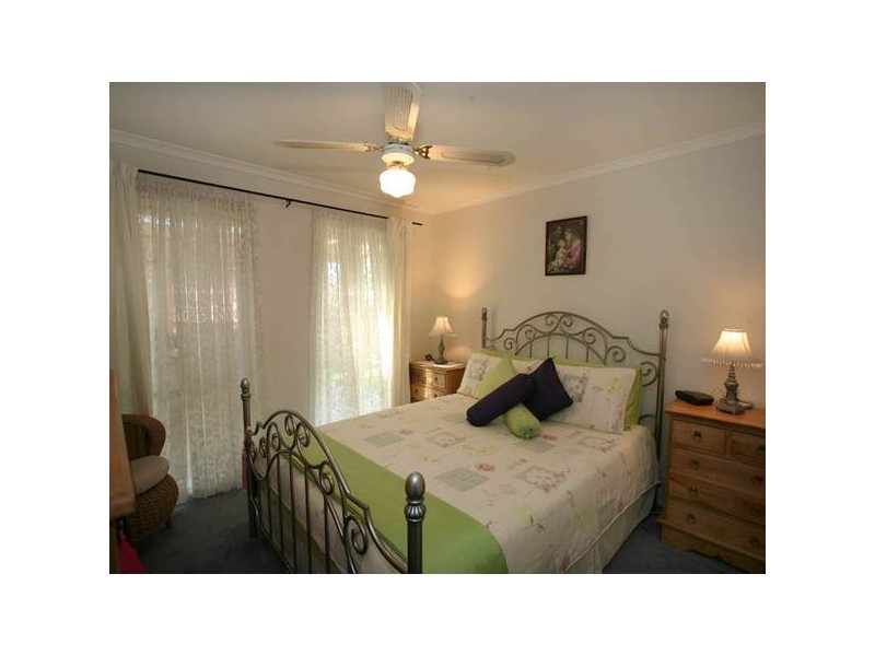 18 GULLQUIST WAY, Pakenham VIC 3810