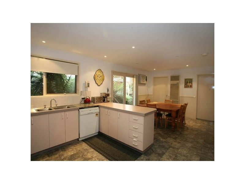 18 GULLQUIST WAY, Pakenham VIC 3810
