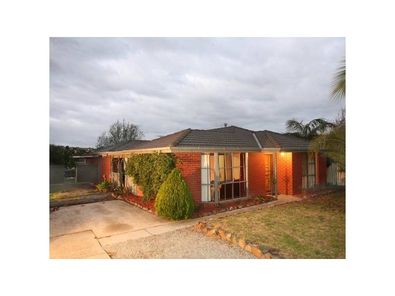 3 Anita Place, Pakenham VIC 3810