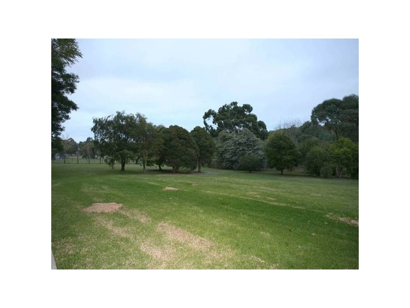 16 Baranbali Road, Maryknoll VIC 3812