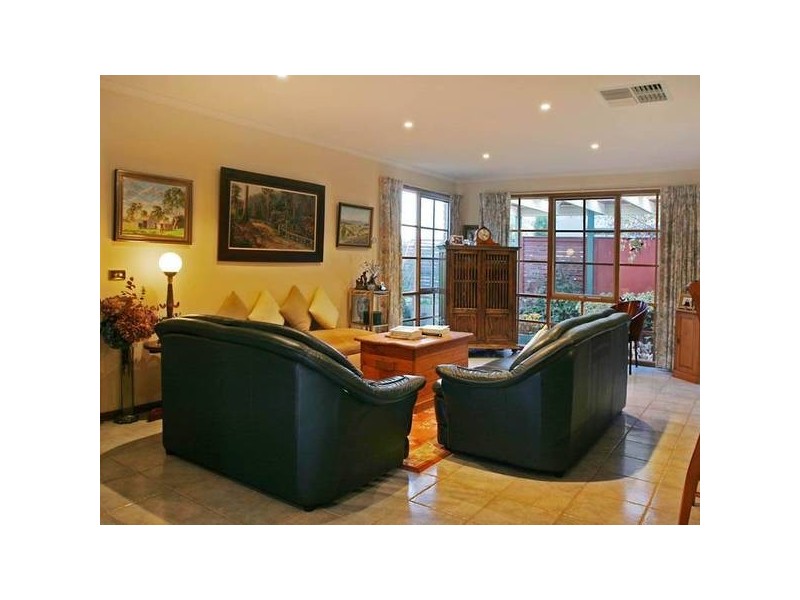 1 Fleming Terrace, Pakenham VIC 3810