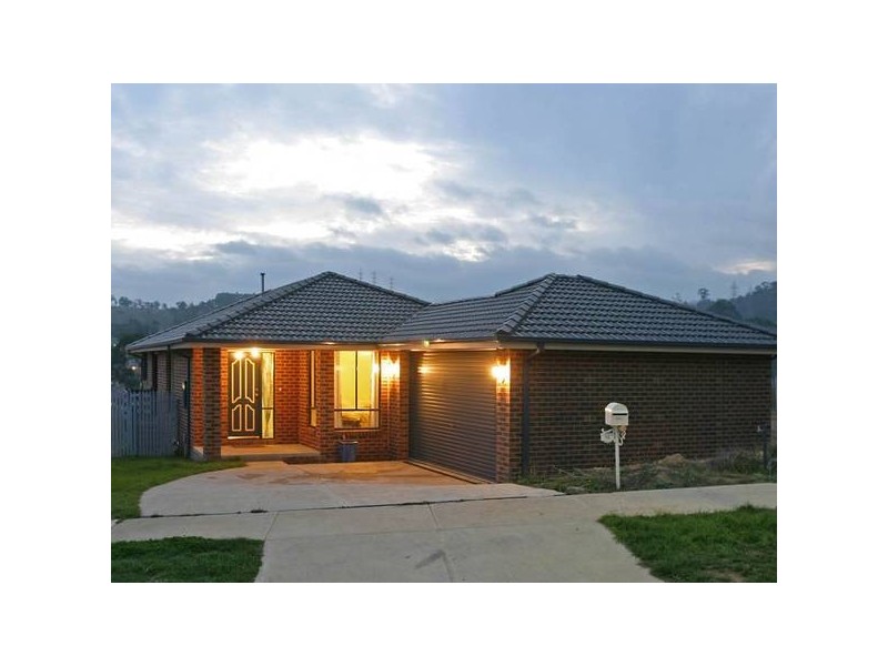 14 Wallangara Drive, Pakenham VIC 3810